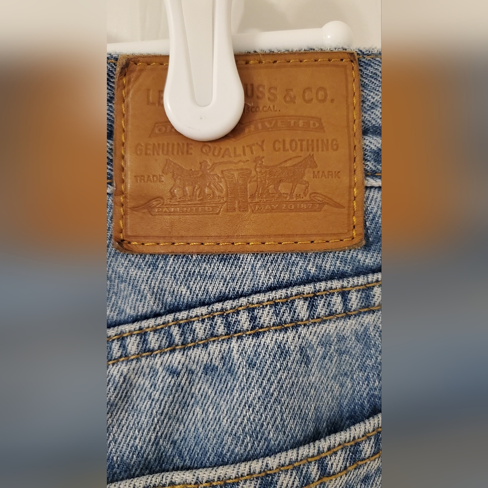 Levi's High Rise Light Blue Jeans - Picture 5 of 6